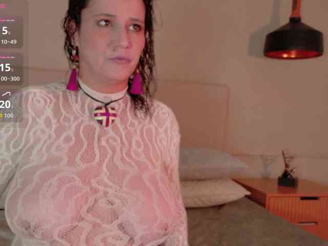 Adriana-gold webcam