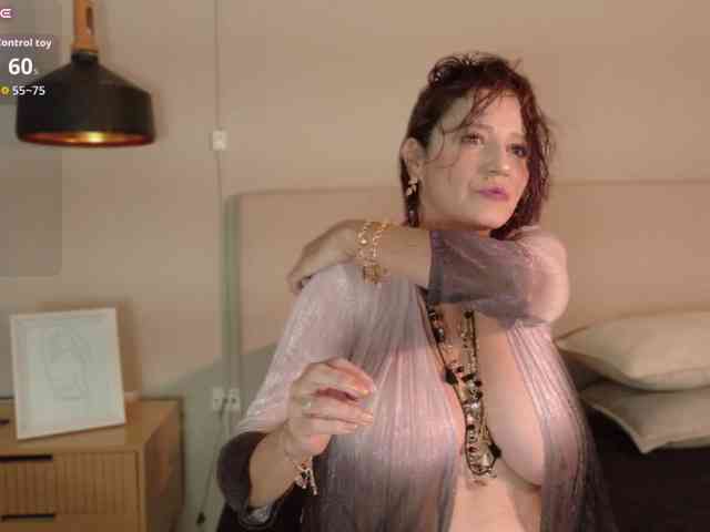 Adriana-gold webcam