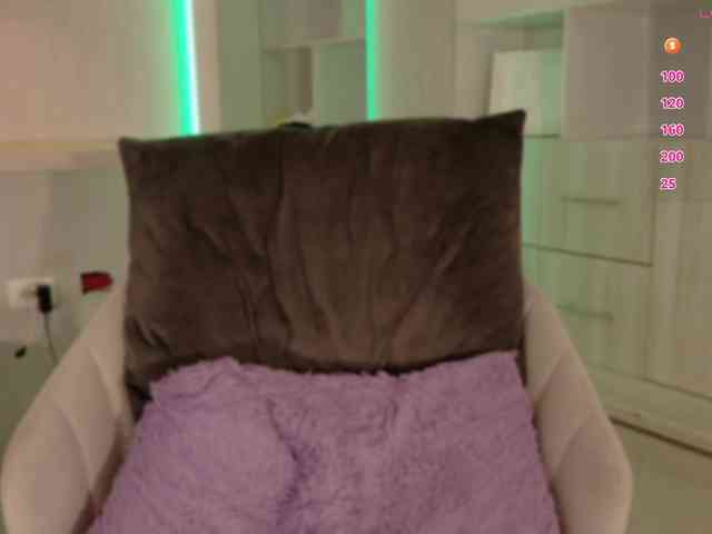 Adriana-gold webcam