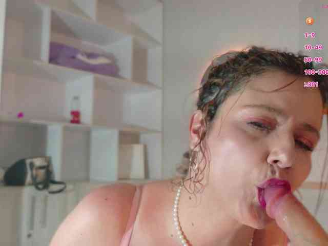Adriana-gold webcam
