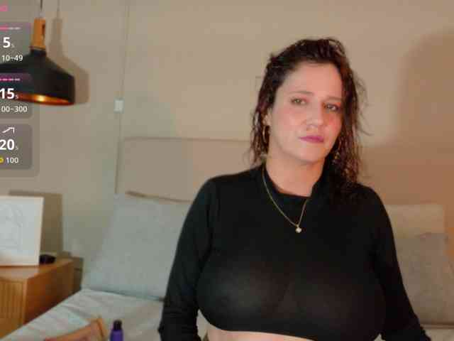 Adriana-gold webcam