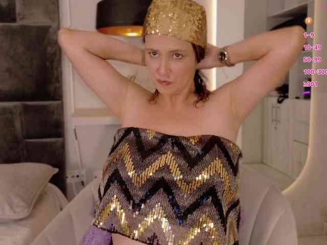 Adriana-gold webcam