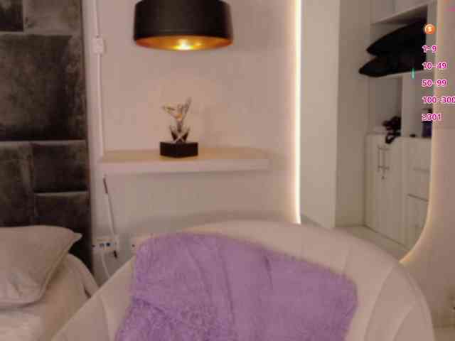 Adriana-gold webcam