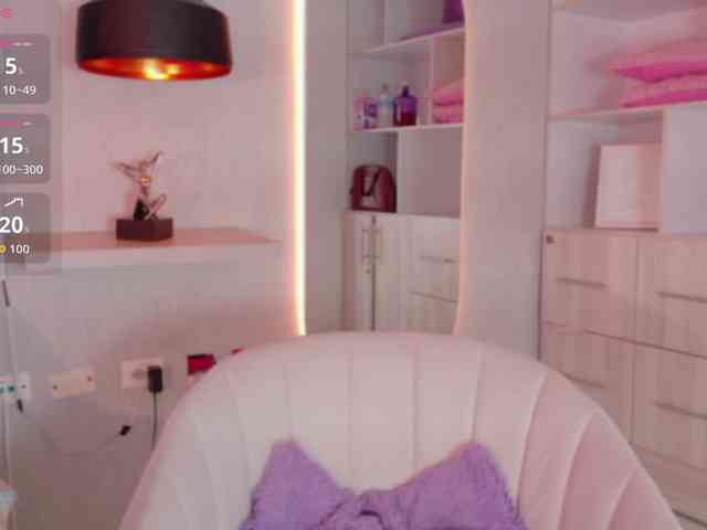 Adriana-gold webcam