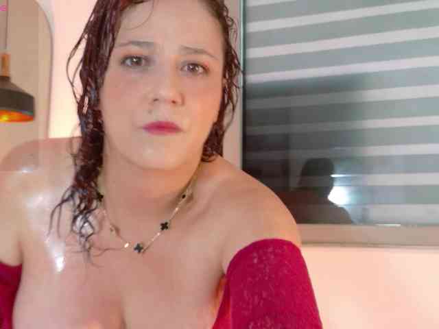 Adriana-gold webcam