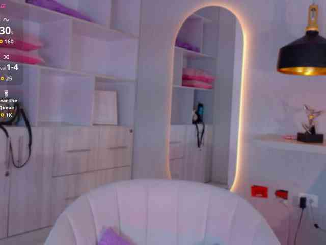 Adriana-gold webcam