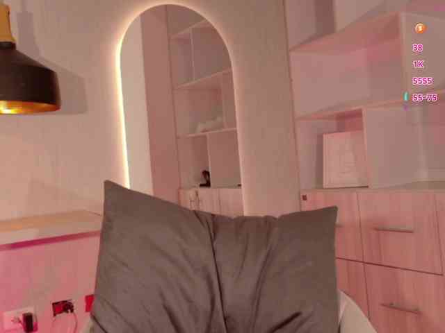 Adriana-gold webcam