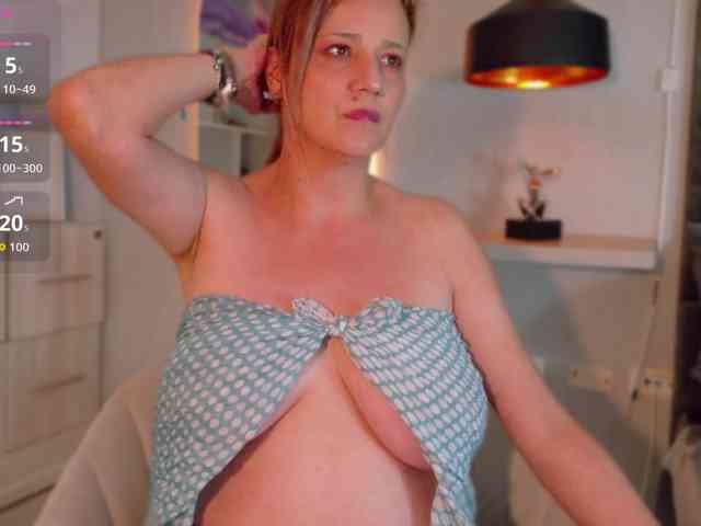 Adriana-gold webcam