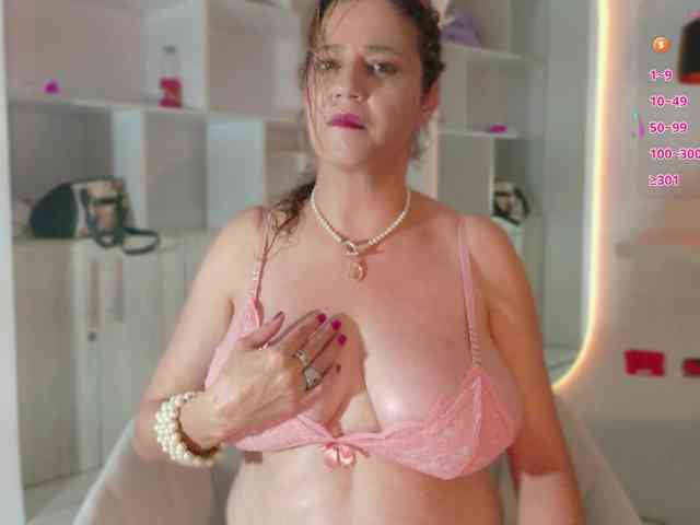Adriana-gold webcam