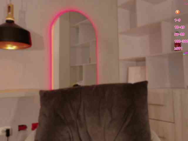 Adriana-gold webcam