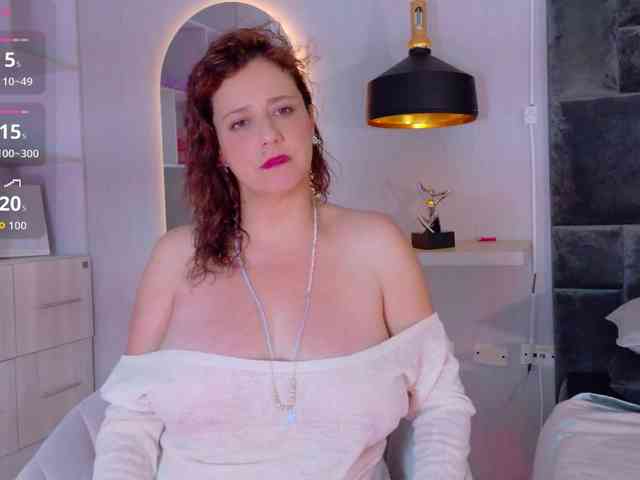 Adriana-gold webcam