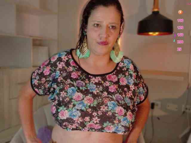Adriana-gold webcam