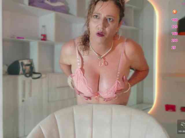 Adriana-gold webcam
