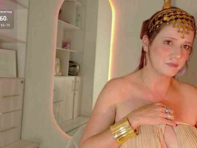 Adriana-gold webcam