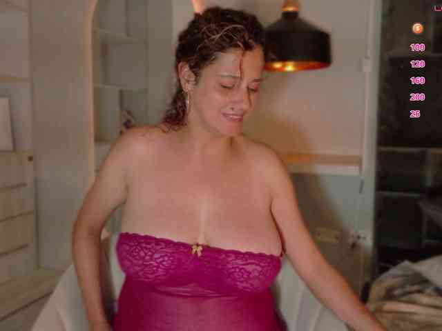 Adriana-gold webcam