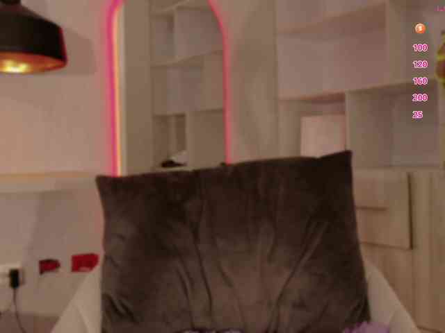 Adriana-gold webcam