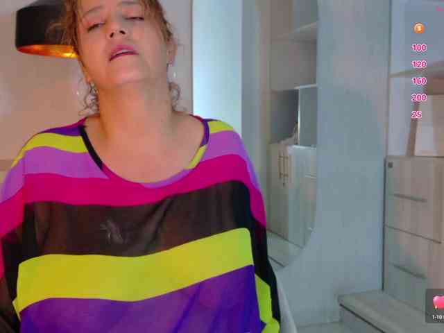 Adriana-gold webcam