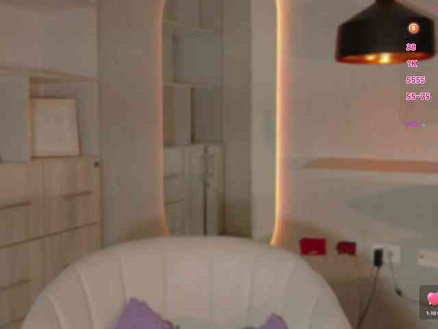 Adriana-gold webcam