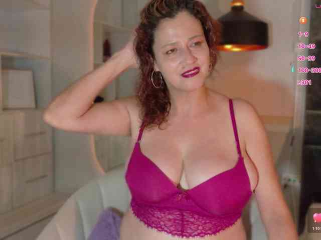 Adriana-gold webcam