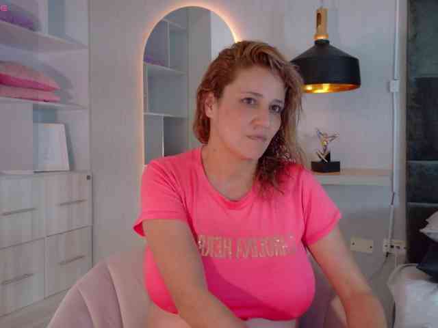 Adriana-gold webcam