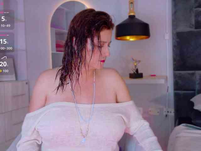 Adriana-gold webcam