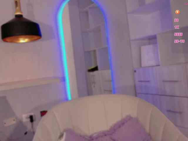 Adriana-gold webcam