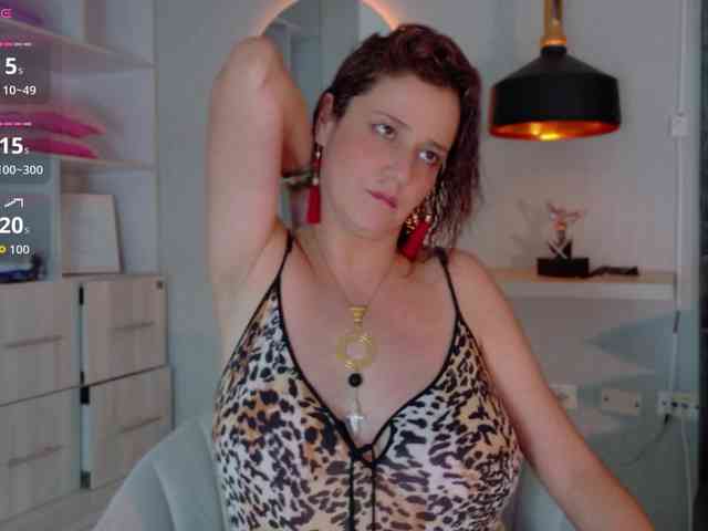 Adriana-gold