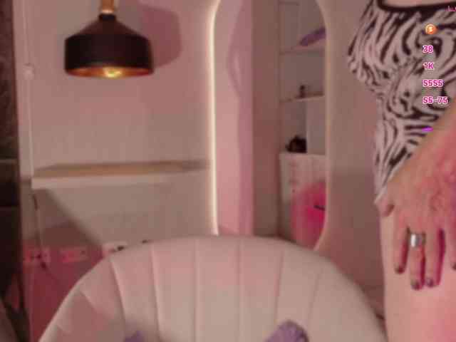 Adriana-gold webcam