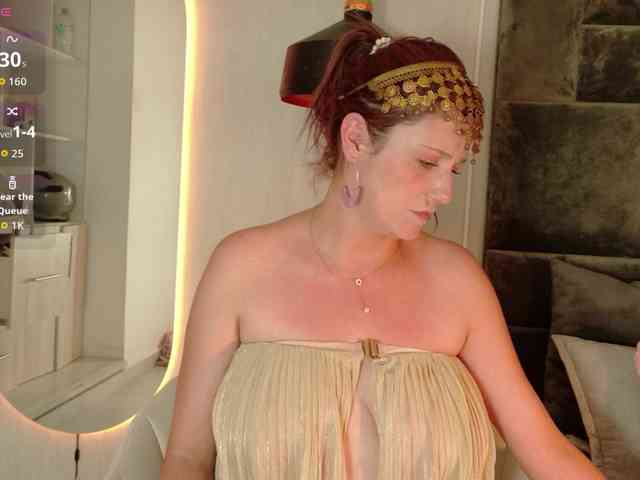 Adriana-gold webcam