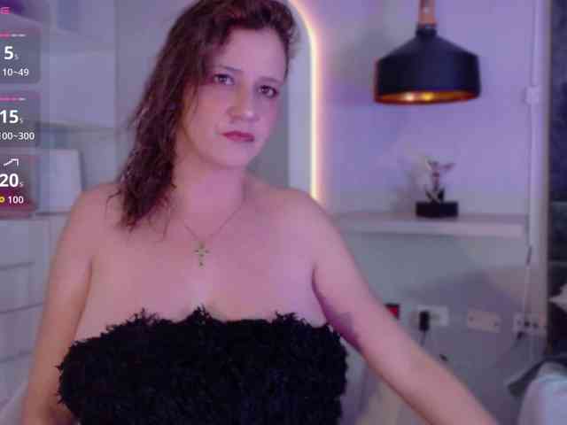 Adriana-gold webcam