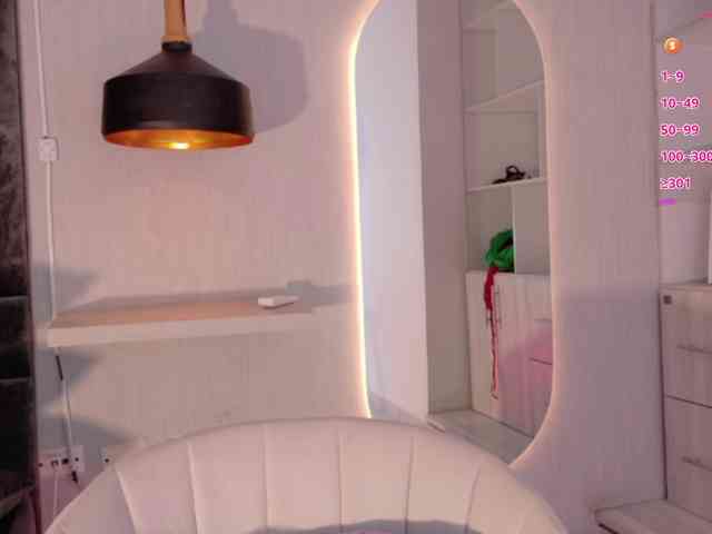 Adriana-gold webcam