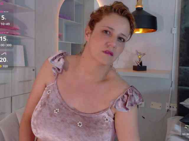 Adriana-gold webcam