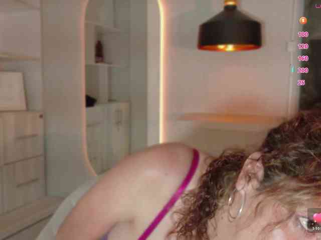 Adriana-gold webcam