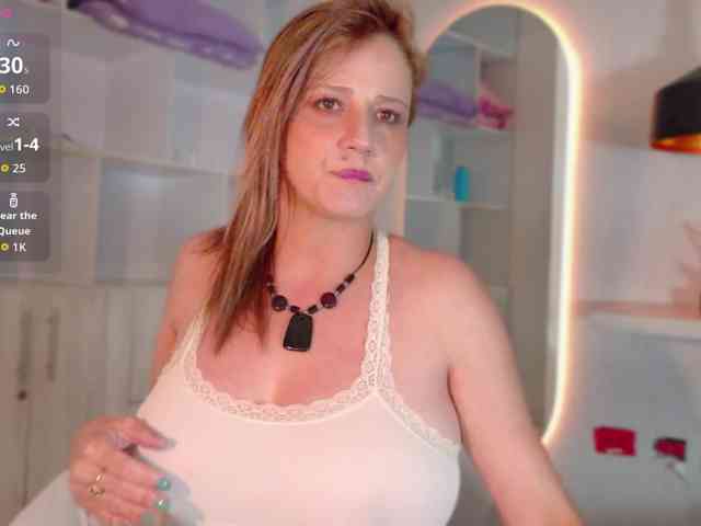 Adriana-gold webcam