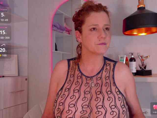 Adriana-gold webcam
