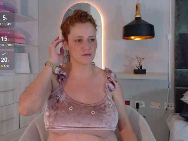 Adriana-gold webcam
