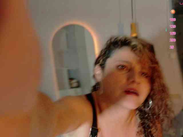 Adriana-gold webcam