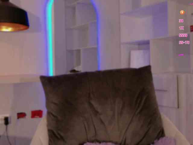 Adriana-gold webcam