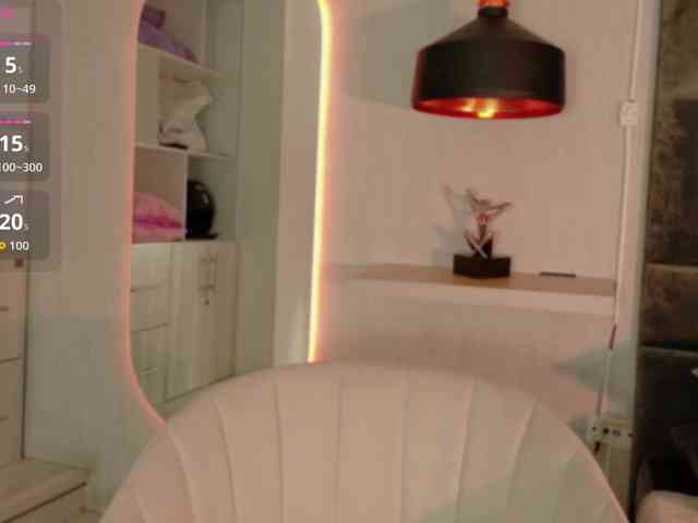 Adriana-gold webcam