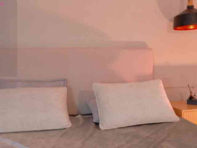 Adriana-gold webcam