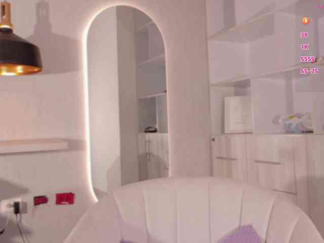 Adriana-gold webcam