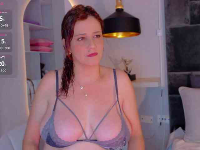 Adriana-gold webcam
