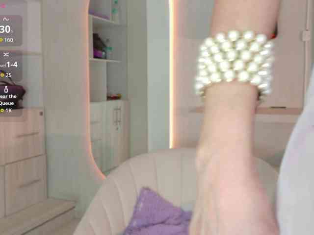 Adriana-gold webcam
