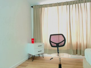 Sara-BigAss Porn Show