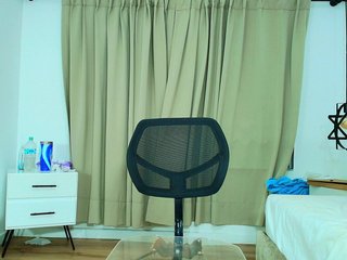 Sara-BigAss Porn Show
