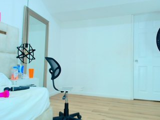 Sara-BigAss Porn Show