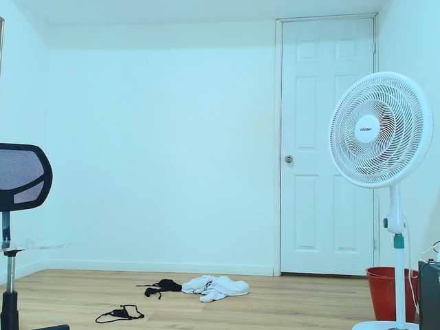 Sara-BigAss live cam on BongaCams