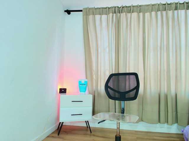 Sara-BigAss live cam on BongaCams