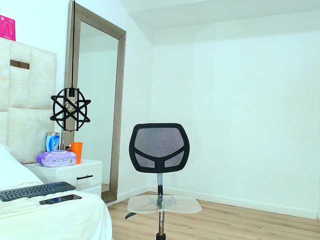 Sara-BigAss live cam on BongaCams