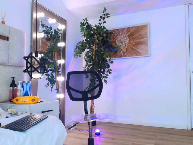 Sara-BigAss live cam on BongaCams
